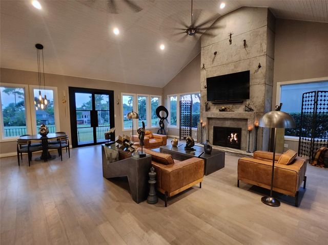 38 Fairway Park, Montgomery, TX 77356