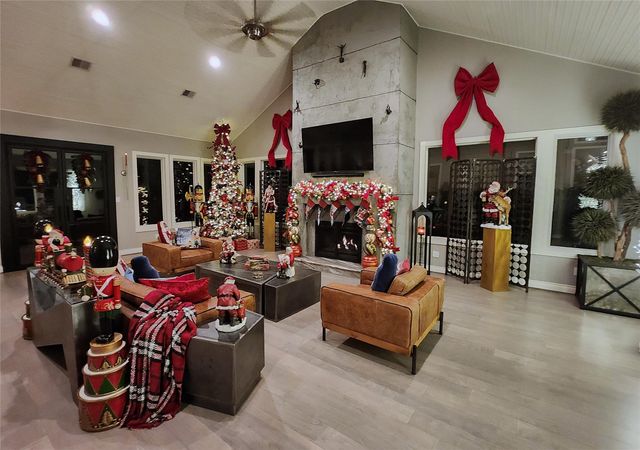 38 Fairway Park, Montgomery, TX 77356