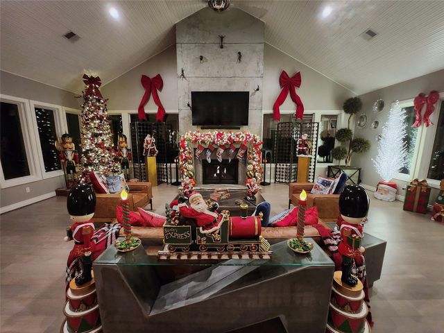 38 Fairway Park, Montgomery, TX 77356