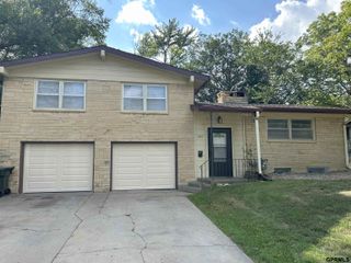 2815 S 42nd Street, Lincoln, NE 68506
