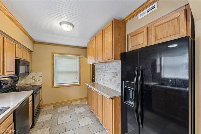2143 Hillside Street, Cuyahoga Falls, OH 44221