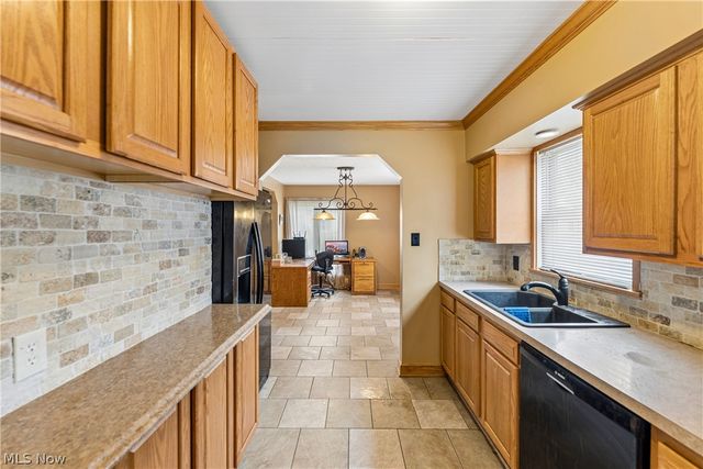 2143 Hillside Street, Cuyahoga Falls, OH 44221