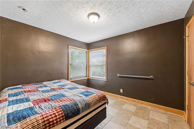 2143 Hillside Street, Cuyahoga Falls, OH 44221