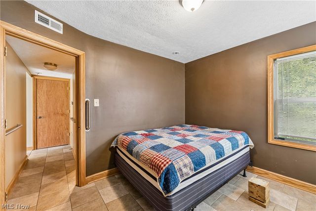 2143 Hillside Street, Cuyahoga Falls, OH 44221
