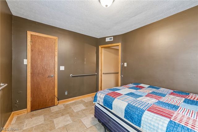 2143 Hillside Street, Cuyahoga Falls, OH 44221