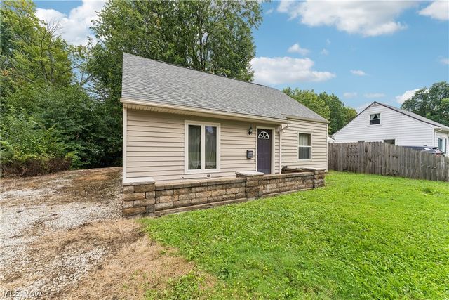 2143 Hillside Street, Cuyahoga Falls, OH 44221