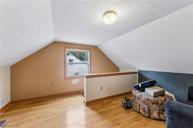2143 Hillside Street, Cuyahoga Falls, OH 44221