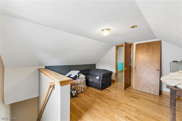 2143 Hillside Street, Cuyahoga Falls, OH 44221