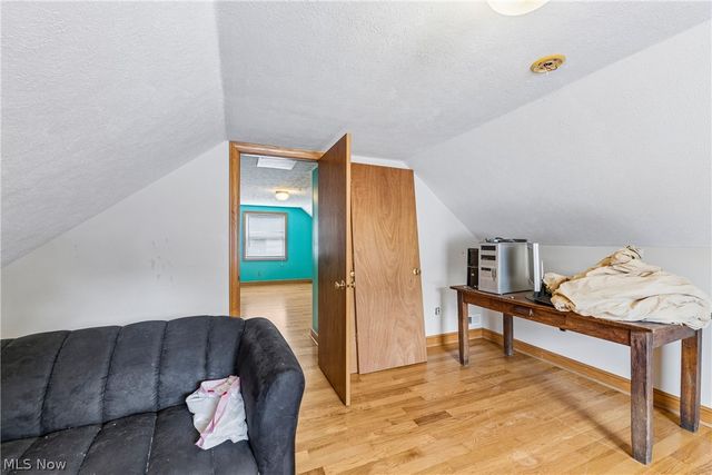 2143 Hillside Street, Cuyahoga Falls, OH 44221