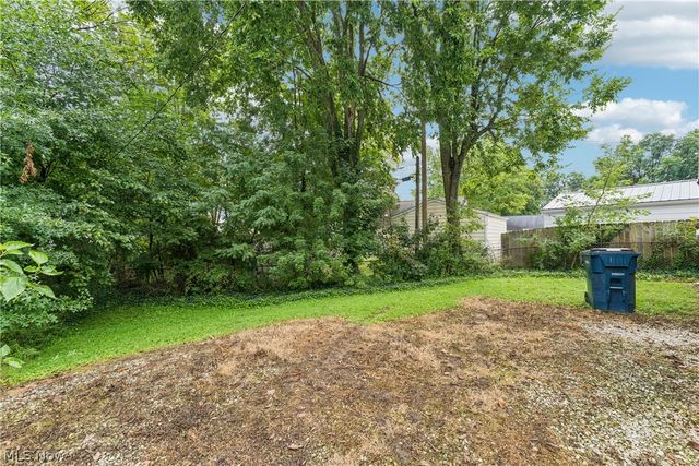 2143 Hillside Street, Cuyahoga Falls, OH 44221