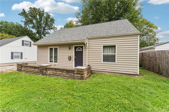 2143 Hillside Street, Cuyahoga Falls, OH 44221