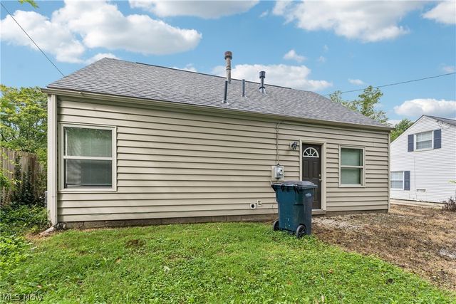 2143 Hillside Street, Cuyahoga Falls, OH 44221