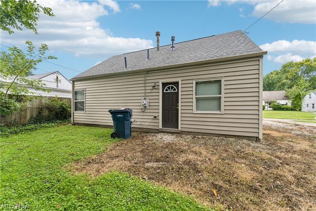 2143 Hillside Street, Cuyahoga Falls, OH 44221