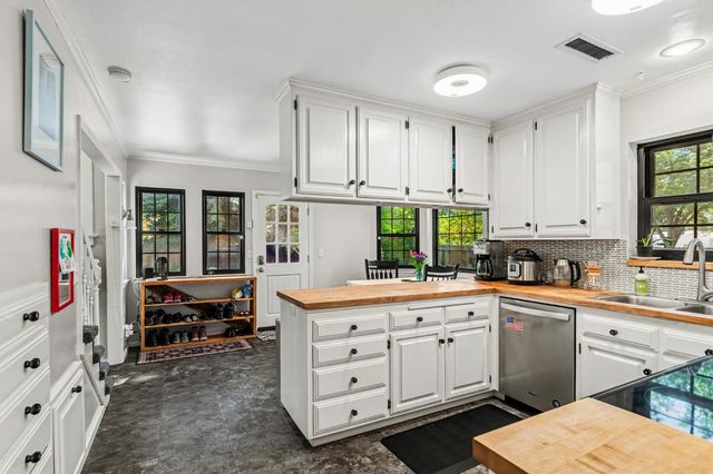 302 Elmwood Ave, Modesto, CA 95354