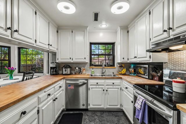 302 Elmwood Ave, Modesto, CA 95354