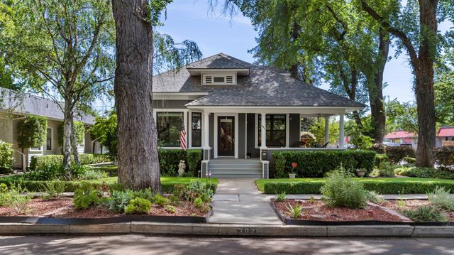 302 Elmwood Ave, Modesto, CA 95354