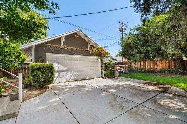 302 Elmwood Ave, Modesto, CA 95354