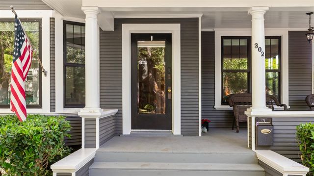 302 Elmwood Ave, Modesto, CA 95354