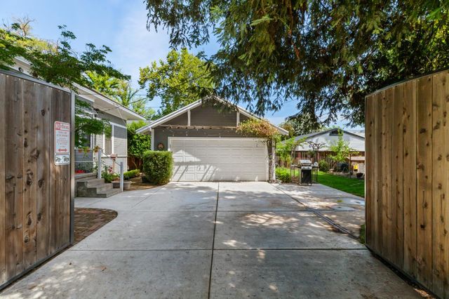 302 Elmwood Ave, Modesto, CA 95354