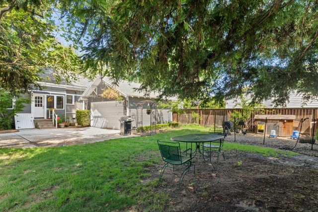 302 Elmwood Ave, Modesto, CA 95354