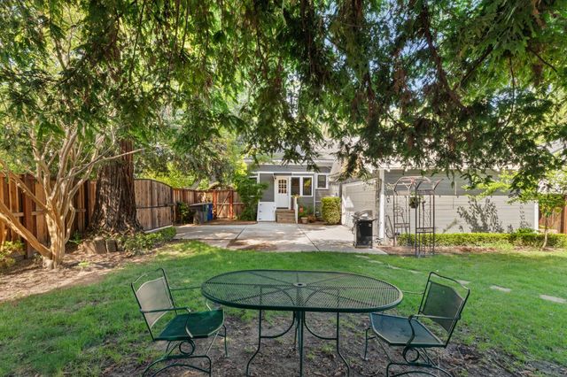 302 Elmwood Ave, Modesto, CA 95354