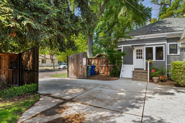 302 Elmwood Ave, Modesto, CA 95354