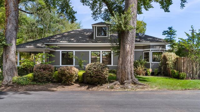 302 Elmwood Ave, Modesto, CA 95354