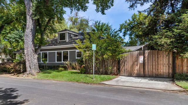 302 Elmwood Ave, Modesto, CA 95354