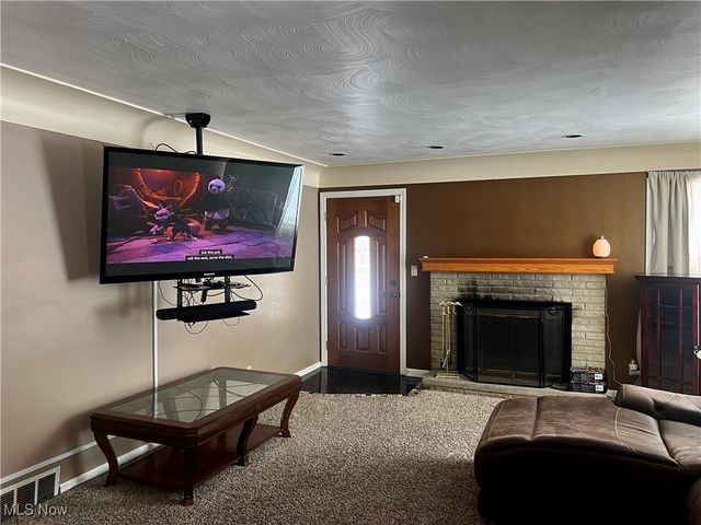 240 Warner Road, Hubbard, OH 44425