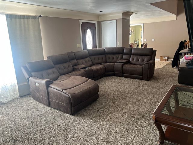 240 Warner Road, Hubbard, OH 44425