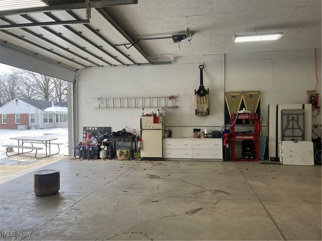 240 Warner Road, Hubbard, OH 44425