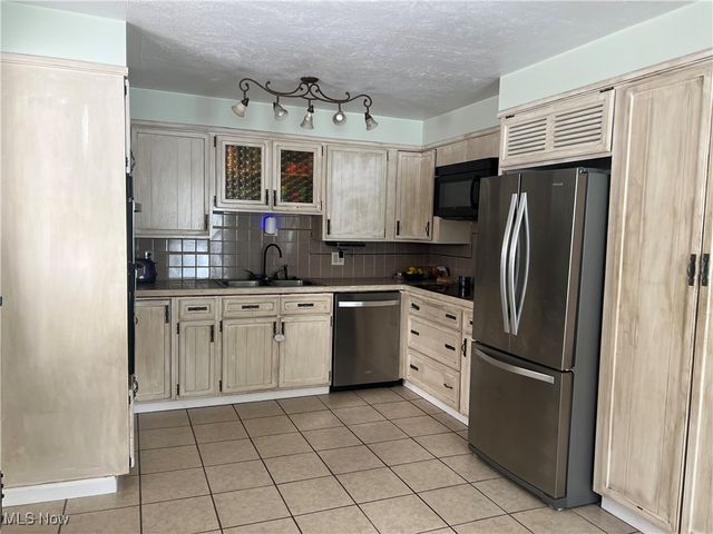 240 Warner Road, Hubbard, OH 44425