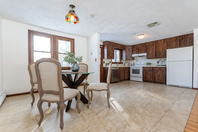 21 Meadowvale Rd, Burlington, MA 01803