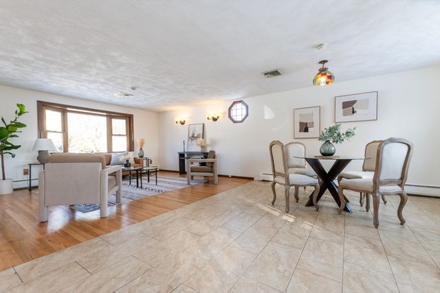 21 Meadowvale Rd, Burlington, MA 01803