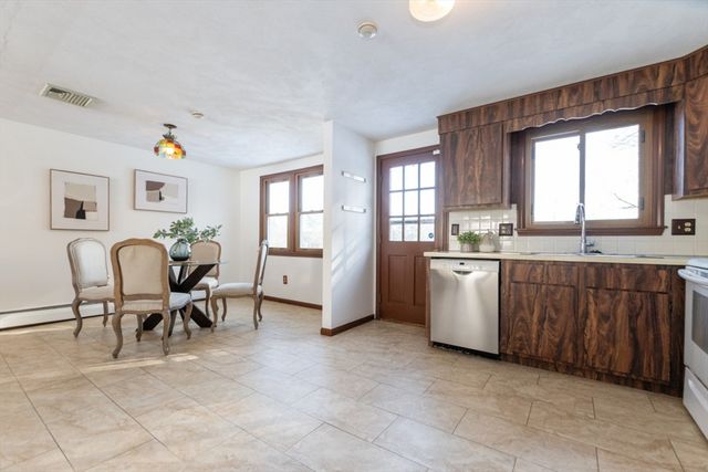 21 Meadowvale Rd, Burlington, MA 01803