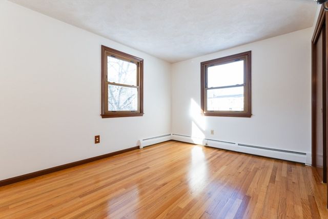 21 Meadowvale Rd, Burlington, MA 01803