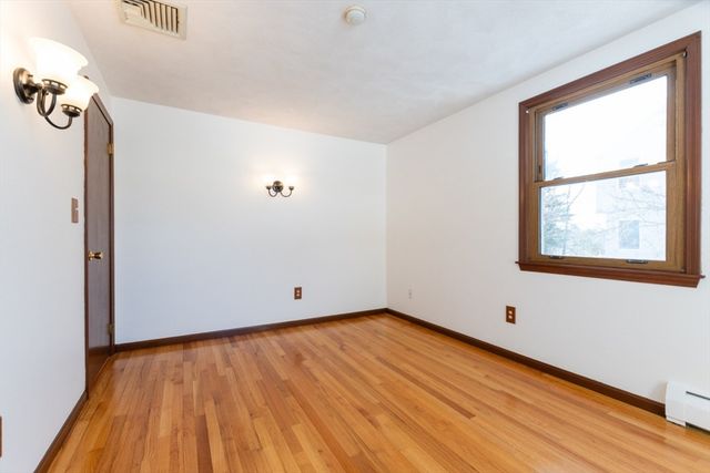 21 Meadowvale Rd, Burlington, MA 01803