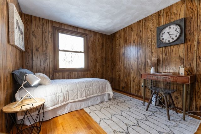 21 Meadowvale Rd, Burlington, MA 01803