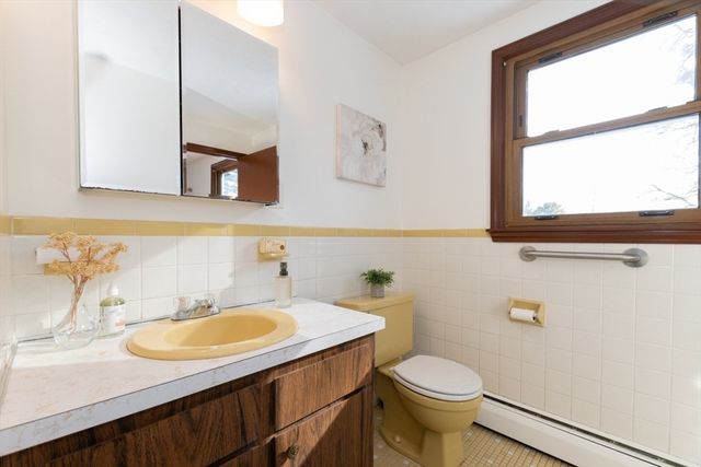 21 Meadowvale Rd, Burlington, MA 01803