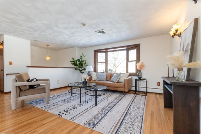 21 Meadowvale Rd, Burlington, MA 01803