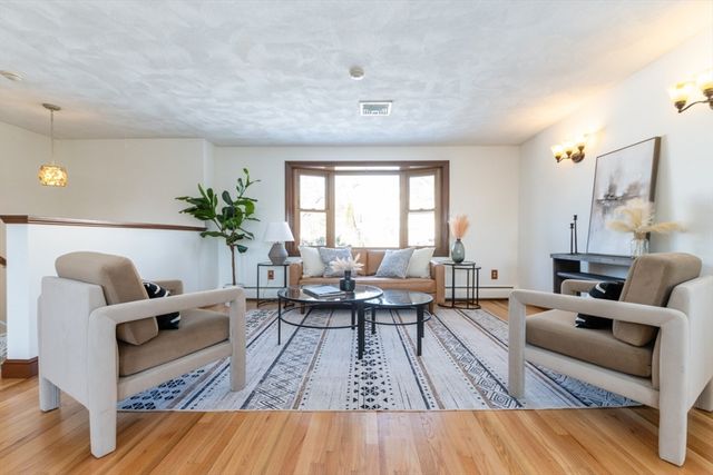 21 Meadowvale Rd, Burlington, MA 01803