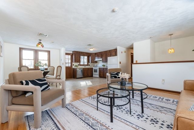 21 Meadowvale Rd, Burlington, MA 01803