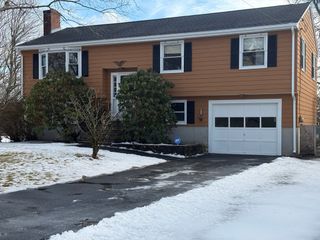 21 Meadowvale Rd, Burlington, MA 01803