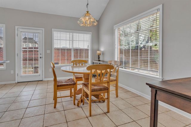 8676 N ASHLEY GLEN CIR, Memphis, TN 38018