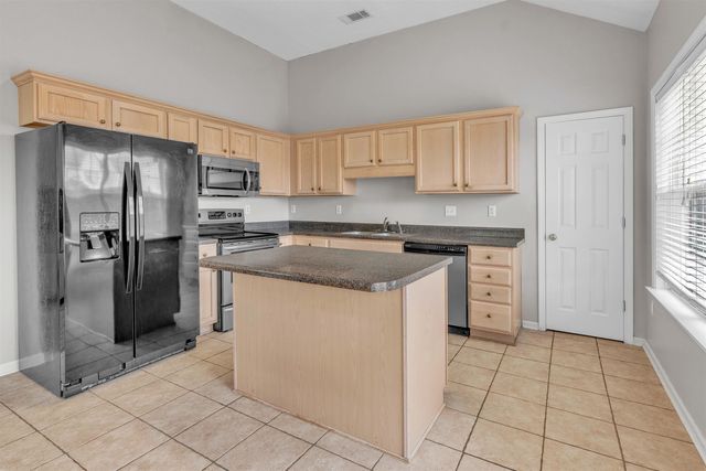 8676 N ASHLEY GLEN CIR, Memphis, TN 38018