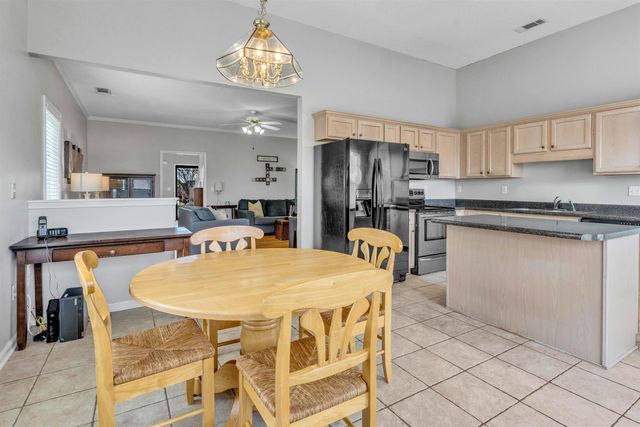 8676 N ASHLEY GLEN CIR, Memphis, TN 38018