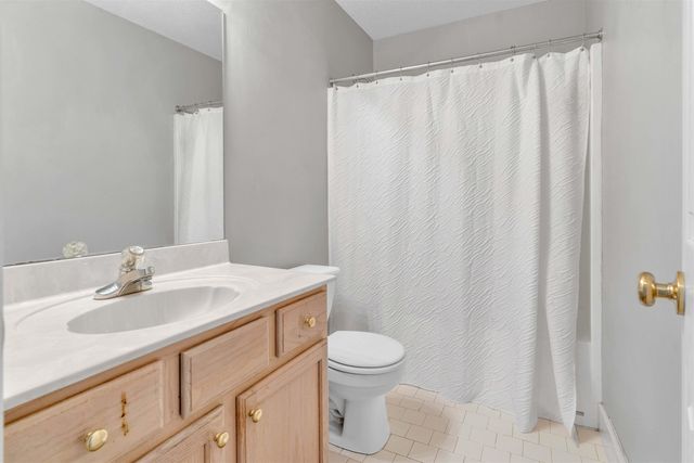 8676 N ASHLEY GLEN CIR, Memphis, TN 38018