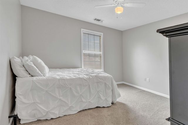 8676 N ASHLEY GLEN CIR, Memphis, TN 38018