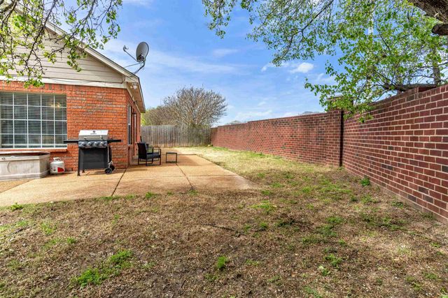 8676 N ASHLEY GLEN CIR, Memphis, TN 38018