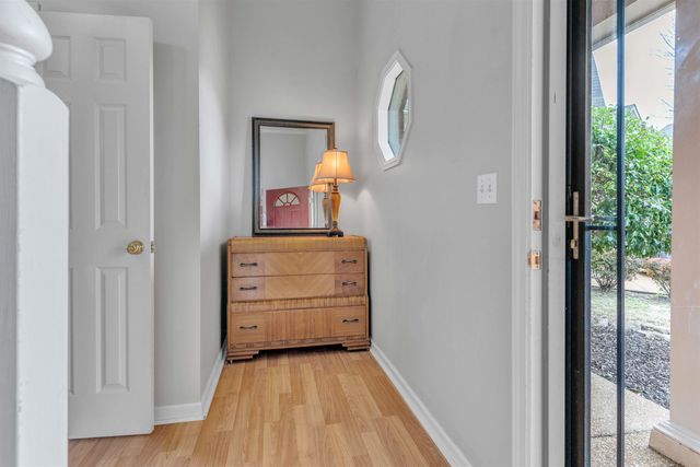 8676 N ASHLEY GLEN CIR, Memphis, TN 38018